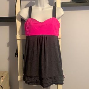 Euc Lululemon built in bra top.   No pads.